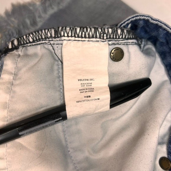 Volcom Stone Short Med Wash Jeans Shorts Women's Size 8 - Picture 6 of 6